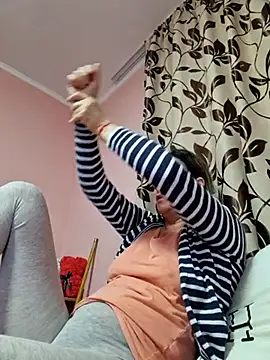 Snapshot of IsabelleCraft chatting on 6, 3, 2025 IsabelleCraft online show from 6, 3, 2025