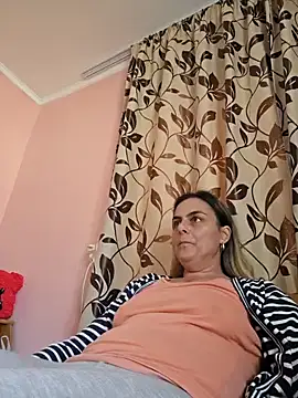 Snapshot of IsabelleCraft chatting on 6, 3, 2025 IsabelleCraft online show from 6, 3, 2025