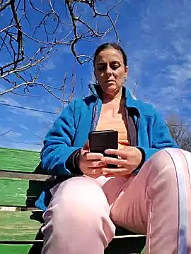 Snapshot of IsabelleCraft chatting on 7, 3, 2025 IsabelleCraft online show from 7, 3, 2025