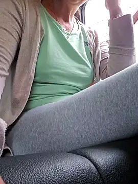 Snapshot of IsabelleCraft chatting on 12, 9, 2025 IsabelleCraft online show from 12, 9, 2025