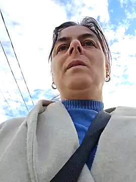 Snapshot of IsabelleCraft chatting on 9, 10, 2025 IsabelleCraft online show from 9, 10, 2025