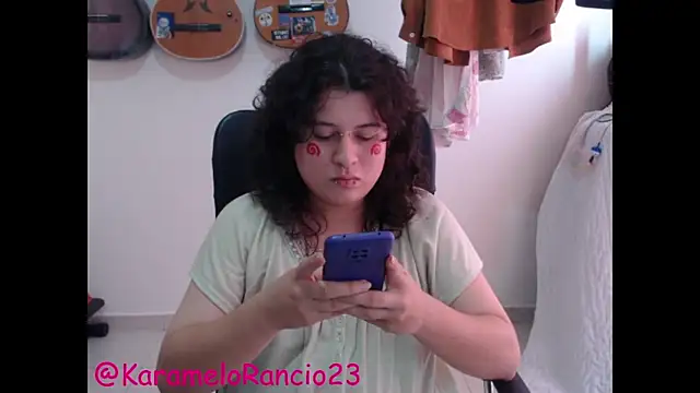 Snapshot of Smoke_trip_Alicia chatting on 8, 3, 2025 Smoke trip Alicia online show from 8, 3, 2025