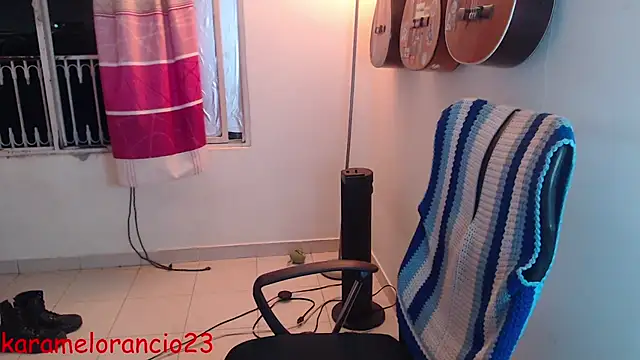 Snapshot of Smoke_trip_Alicia chatting on 4, 10, 2025 Smoke trip Alicia online show from 4, 10, 2025