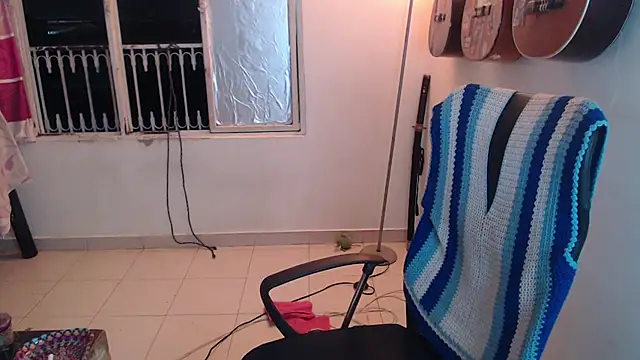 Snapshot of Smoke_trip_Alicia chatting on 14, 10, 2025 Smoke trip Alicia online show from 14, 10, 2025
