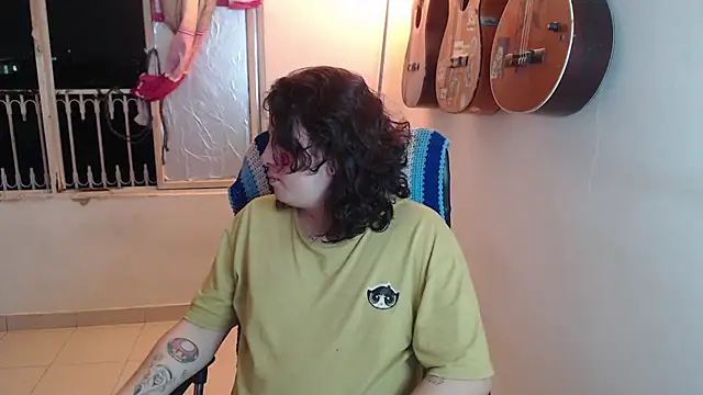 Snapshot of Smoke_trip_Alicia chatting on 19, 10, 2025 Smoke trip Alicia online show from 19, 10, 2025