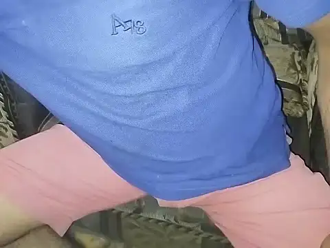 Snapshot of robertocastillo-2017 chatting on 4, 11, 2025 robertocastillo-2017 online show from 4, 11, 2025