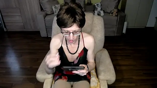 Snapshot of clementine chatting on 7, 4, 2026 clementine online show from 7, 4, 2026