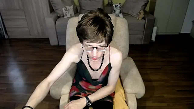 Snapshot of clementine chatting on 8, 4, 2026 clementine online show from 8, 4, 2026