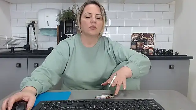 erikaerika online show from 19, 1, 2025