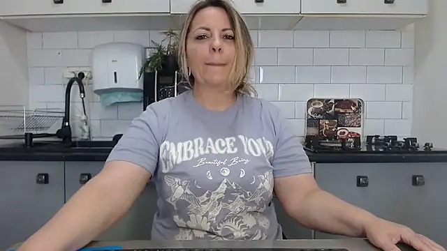 erikaerika online show from 20, 1, 2025