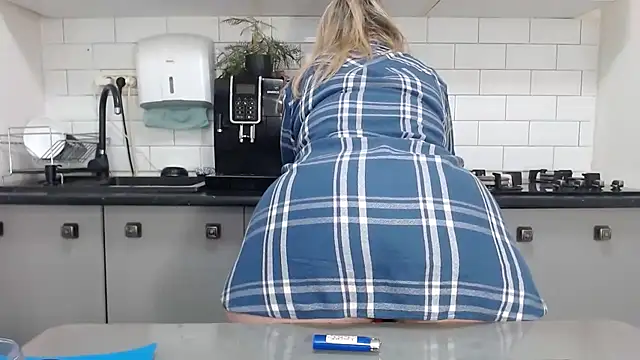 erikaerika online show from 4, 2, 2025