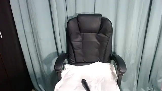 erikaerika online show from 3, 3, 2025