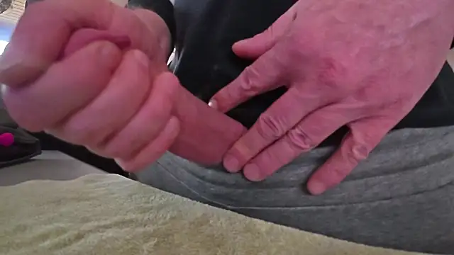 Snapshot of NylonHype chatting on 1, 3, 2025 NylonHype online show from 1, 3, 2025