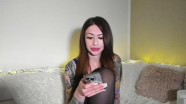 BrianaDiamondXXX online show from 23, 3, 2026