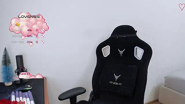 Snapshot of SkyqueenI chatting on 6, 12, 2024 SkyqueenI online show from 6, 12, 2024