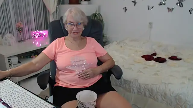 Snapshot of Ghertrude52 chatting on 26, 9, 2025 Ghertrude52 online show from 26, 9, 2025