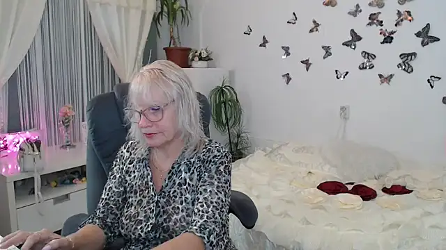 Snapshot of Ghertrude52 chatting on 1, 10, 2025 Ghertrude52 online show from 1, 10, 2025