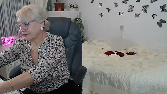 Snapshot of Ghertrude52 chatting on 2, 10, 2025 Ghertrude52 online show from 2, 10, 2025