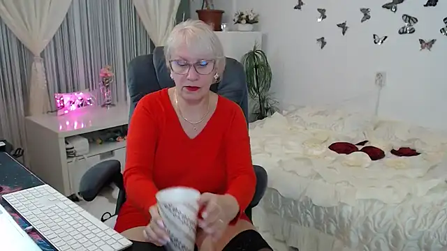 Snapshot of Ghertrude52 chatting on 4, 10, 2025 Ghertrude52 online show from 4, 10, 2025