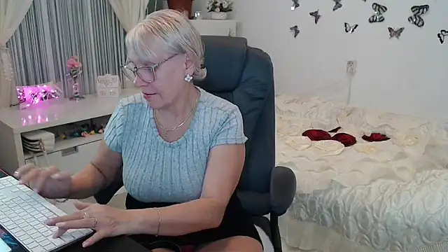 Snapshot of Ghertrude52 chatting on 6, 10, 2025 Ghertrude52 online show from 6, 10, 2025
