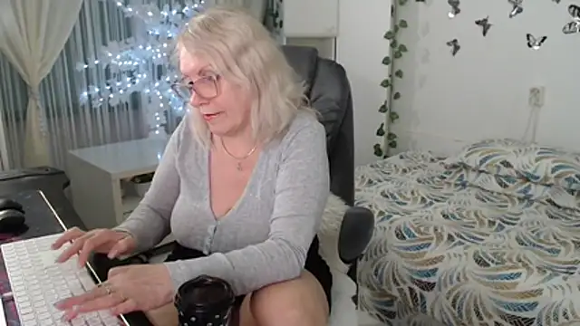 Ghertrude52 online show from 19, 4, 2026