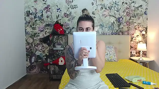 Snapshot of RoseDiamond06 chatting on 11, 5, 2026 RoseDiamond06 online show from 11, 5, 2026