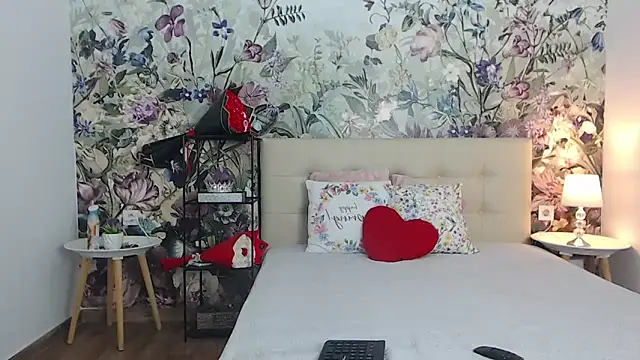 Snapshot of RoseDiamond06 chatting on 4, 6, 2026 RoseDiamond06 online show from 4, 6, 2026