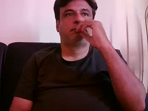 Snapshot of desipapaxxx chatting on 4, 3, 2025 desipapaxxx online show from 4, 3, 2025