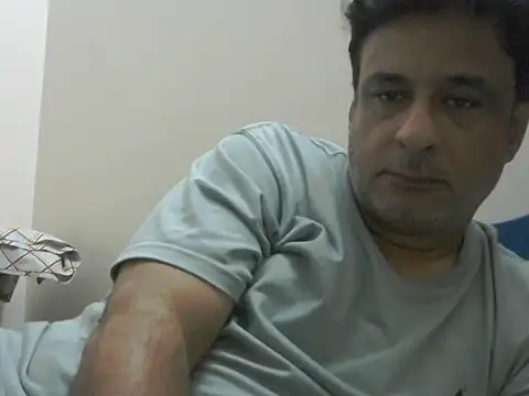 Snapshot of desipapaxxx chatting on 4, 10, 2025 desipapaxxx online show from 4, 10, 2025