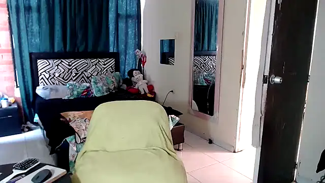 Sashaferrari2000 online show from 4, 2, 2026