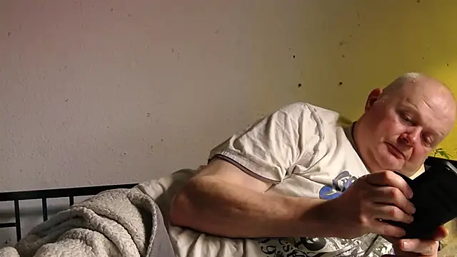 Snapshot of Vandrino chatting on 8, 3, 2025 Vandrino online show from 8, 3, 2025