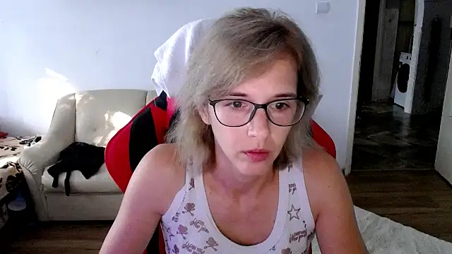 Snapshot of SexxyLety chatting on 10, 9, 2025 SexxyLety online show from 10, 9, 2025