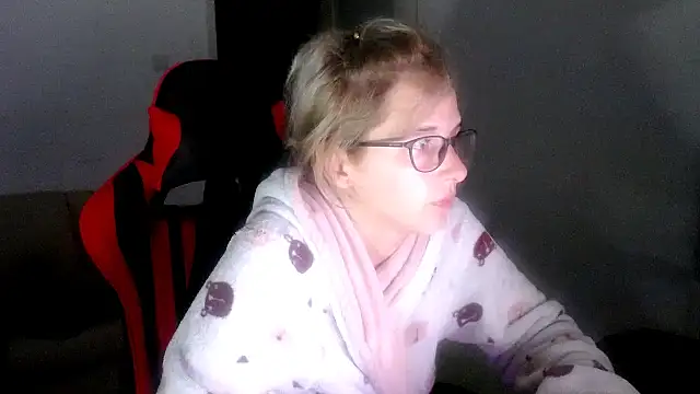 Snapshot of SexxyLety chatting on 4, 10, 2025 SexxyLety online show from 4, 10, 2025