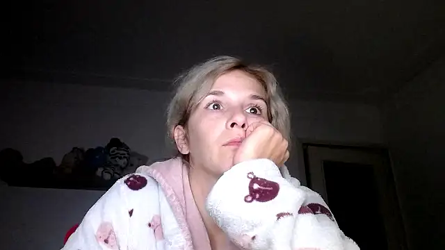 Snapshot of SexxyLety chatting on 10, 10, 2025 SexxyLety online show from 10, 10, 2025