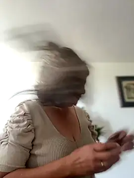 Snapshot of emma_tour chatting on 25, 11, 2025 emma tour online show from 25, 11, 2025