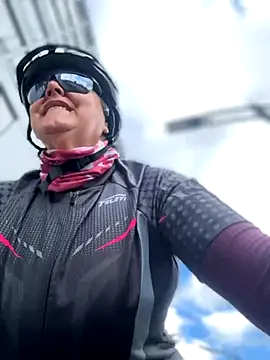 Snapshot of emma_tour chatting on 1, 12, 2025 emma tour online show from 1, 12, 2025