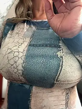 Snapshot of emma_tour chatting on 17, 12, 2025 emma tour online show from 17, 12, 2025