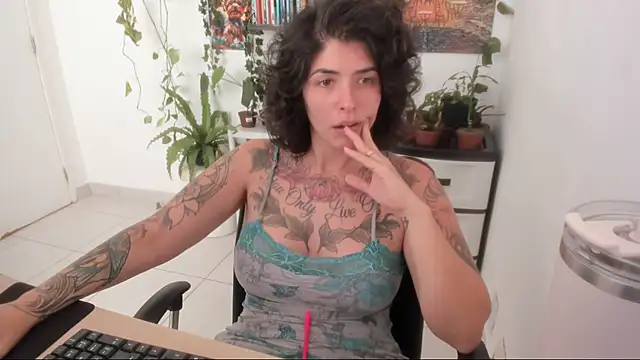 Snapshot of TaliMajesty chatting on 28, 9, 2025 TaliMajesty online show from 28, 9, 2025