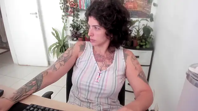 Snapshot of TaliMajesty chatting on 3, 10, 2025 TaliMajesty online show from 3, 10, 2025