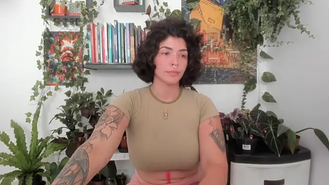 Snapshot of TaliMajesty chatting on 14, 10, 2025 TaliMajesty online show from 14, 10, 2025