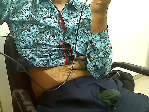 Snapshot of lltstr52 chatting on 8, 5, 2026 lltstr52 online show from 8, 5, 2026