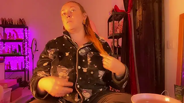 kisicaxx online show from 24, 11, 2025