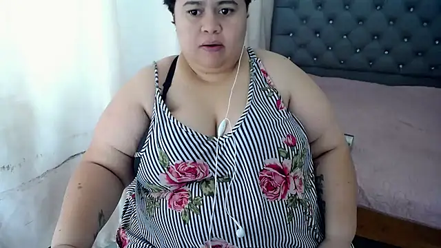 hotlesby4uxxx online show from 4, 12, 2024