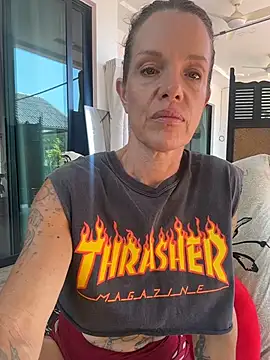 mommyselenafit  online show from 2, 4, 2026