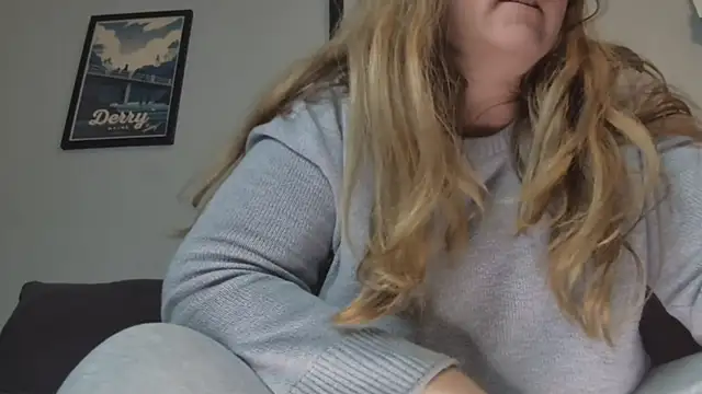 Snapshot of MissMera chatting on 12, 12, 2024 MissMera online show from 12, 12, 2024