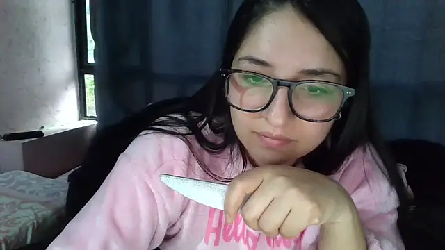 Snapshot of sara_110323 chatting on 19, 9, 2025 sara 110323 online show from 19, 9, 2025