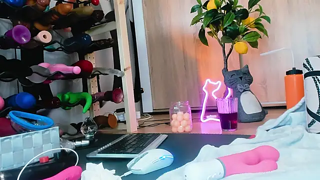 Anal Queen Mona online show from 12, 12, 2024