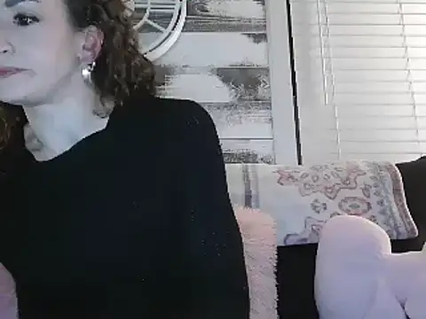 Snapshot of AshleyRain chatting on 12, 1, 2025 AshleyRain online show from 12, 1, 2025