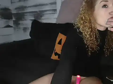 Snapshot of AshleyRain chatting on 9, 10, 2025 AshleyRain online show from 9, 10, 2025