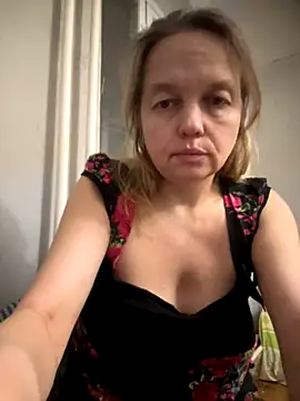 Snapshot of Susanel chatting on 4, 12, 2024 Susanel online show from 4, 12, 2024